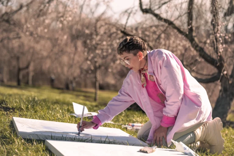 woman painting outdoors branding session at ault park cincinnati ohio