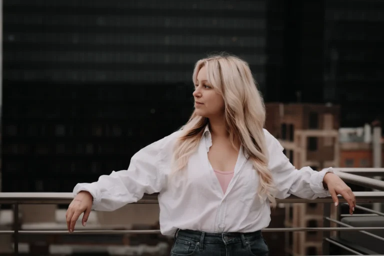 urban senior photo session at downtown cincinnati ohio