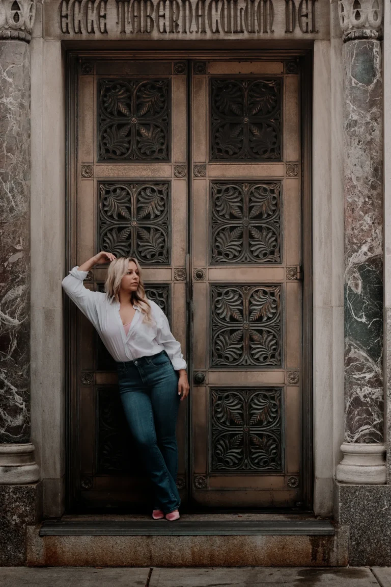 urban senior photo session at downtown cincinnati ohio